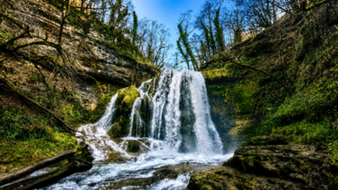 Cascade de l'Audeux dans le Doubs près de l'abbaye de la Grâce-Dieu